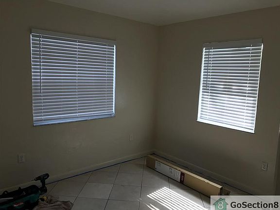 4th image of 11602 NE 12th Ave