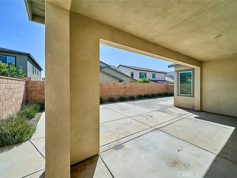 2622 E Embry Ln — Photo 61