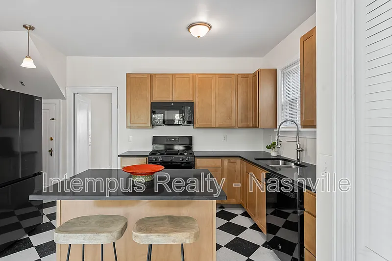2 bed, 1.0 bath, 1230 sqft, $2,497 — Photo 4