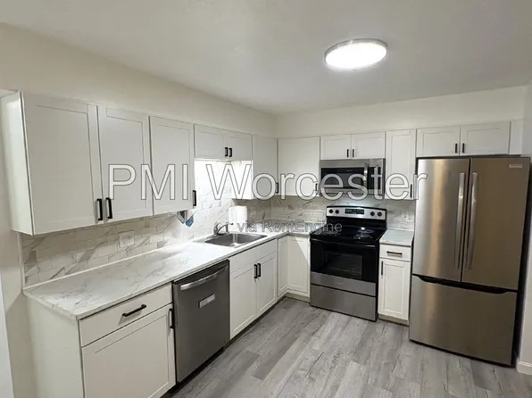 229 Vernon St, Worcester, MA 01607