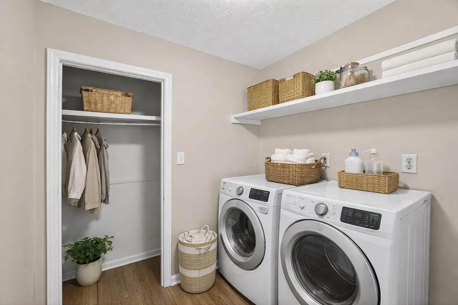 Bay Meadows Apts — Photo 4