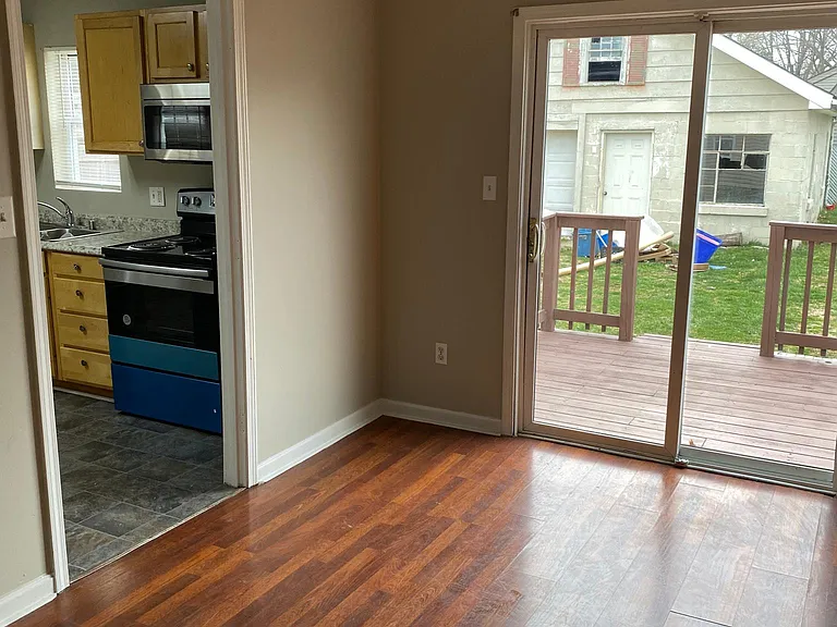1703 Military Ave — Photo 5