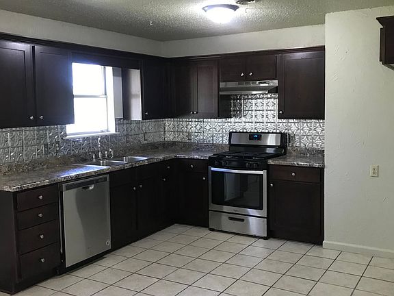 5th image of 302 W Willow Ave
