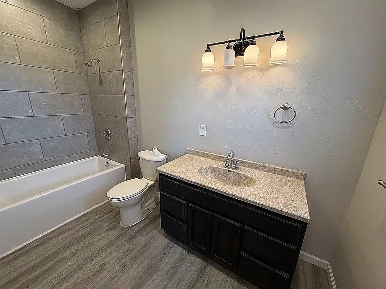 914 N Splinter Rd — Photo 10
