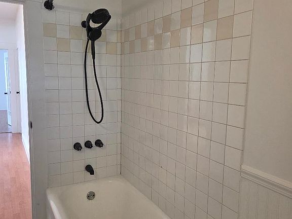 5th image of 320 E 15th St APT 4