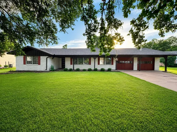 118 Clover St, Lake Jackson, TX 77566