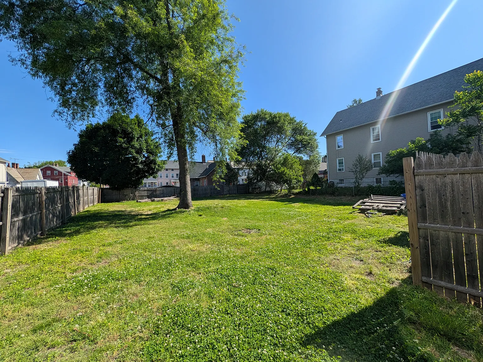 5 bed, 1254 sqft, $2,400 — Photo 2