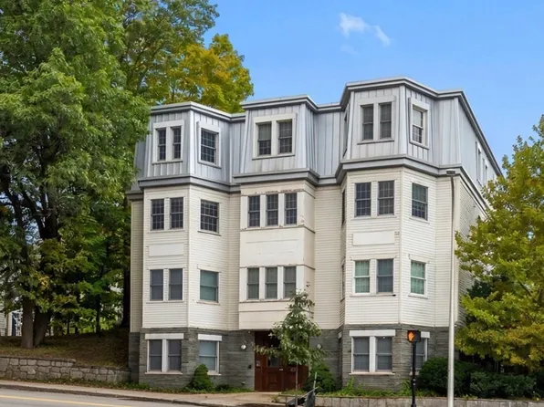 69 Galen St APT 3, Watertown, MA 02472