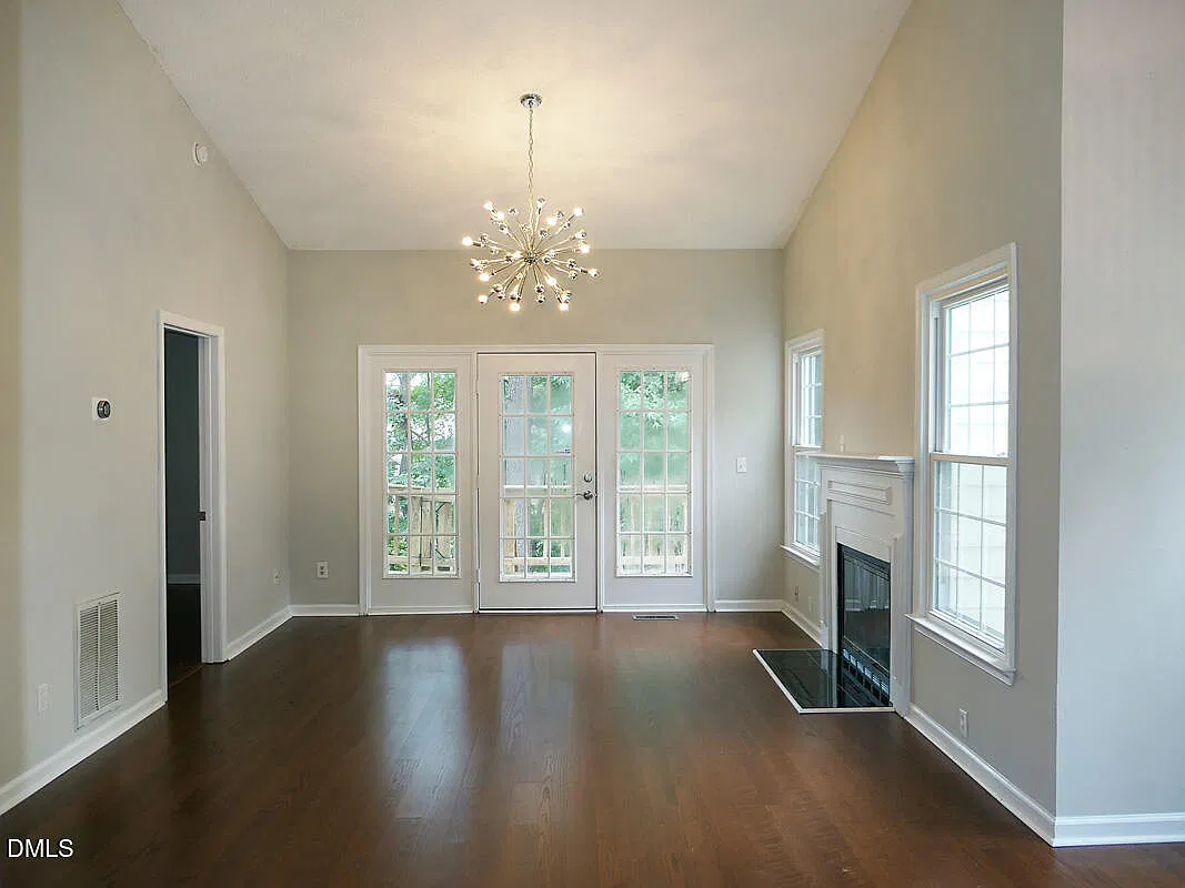 2 bed, 2.0 bath, 1036 sqft, $1,595 — Photo 2