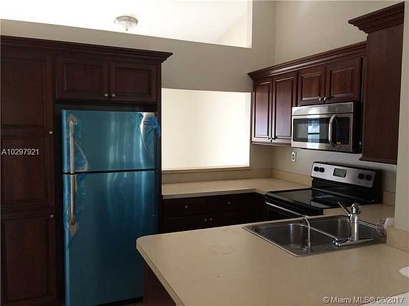 2nd image of 1511 San Remo Cir #1511
