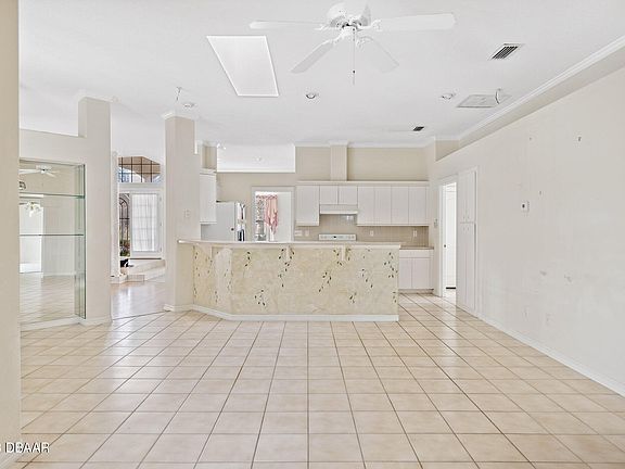 3rd image of 6 Wood Clift Ln