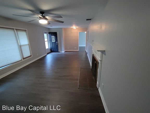 2nd image of 989 Waltham Ave SE