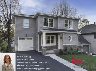 682 Ray Ave, Ridgefield, NJ 07657