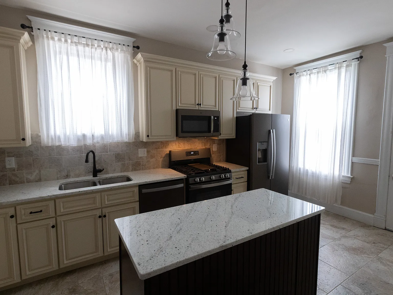 2 bed, 1400 sqft, $1,695 — Photo 3
