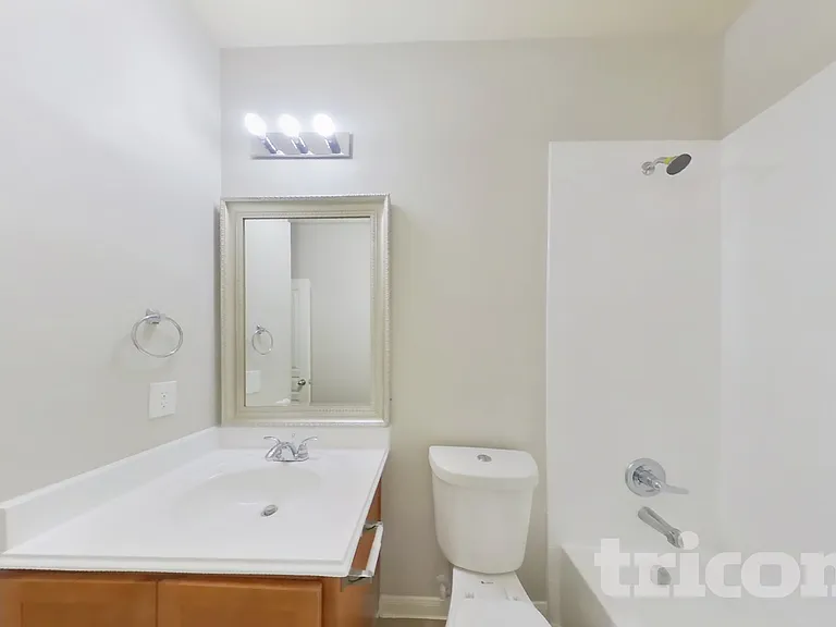 2122 Hackberry Bank Ln — Photo 14