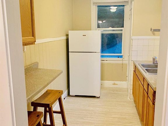 2nd image of 594 De Votie Ave #2