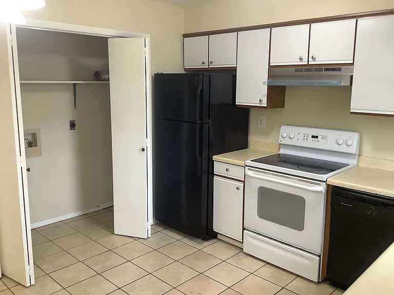 1331 Weaver Branch Rd #8 — Photo 4