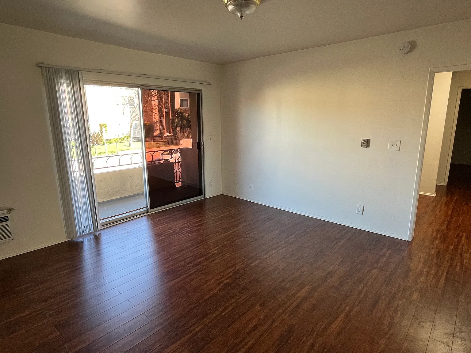 941 S Saint Andrews Pl — Photo 4