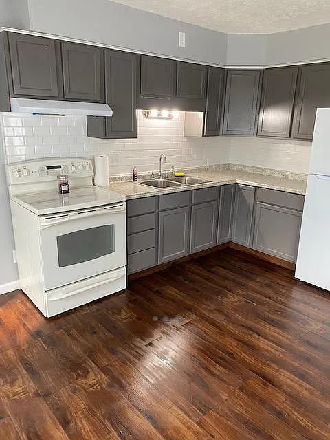 486 Park Blvd photo 1