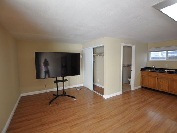 5th image of 3360 Oakmont Dr