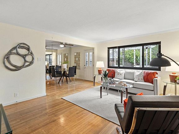 4th image of 385 Larkspur Dr
