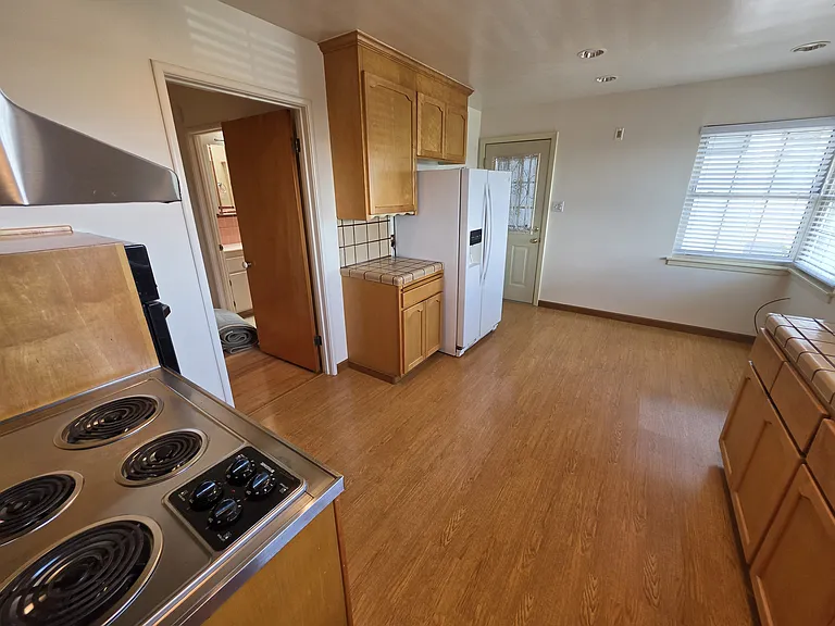 1744 Wesley Ave — Photo 13