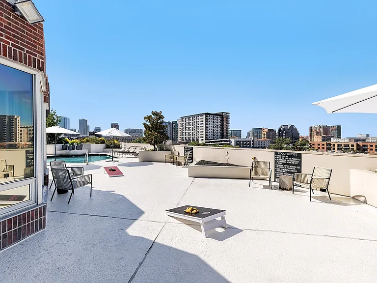 Whitney Uptown — Photo 39