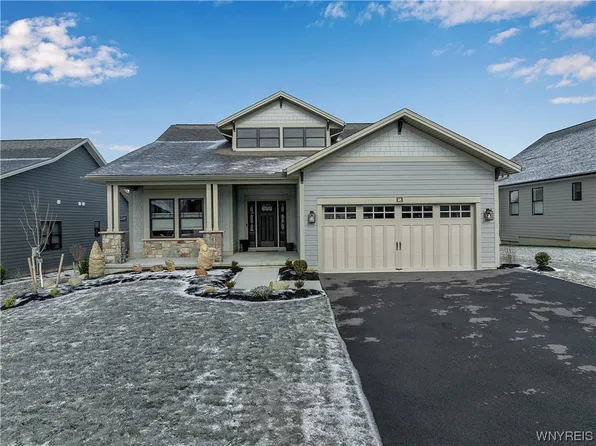 18 Millstone Dr, East Aurora, NY 14052