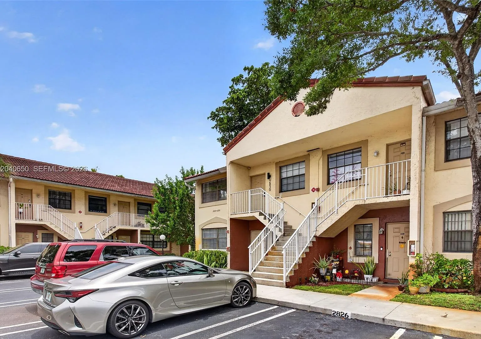 2 bed, 2.0 bath, 860 sqft, $2,300 — Photo 1