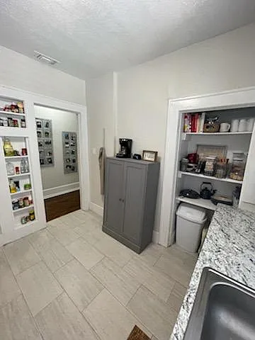 2 bed, 1270 sqft, $2,450 — Photo 4