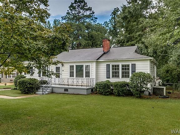3rd image of 209 E Glen Iris Ln