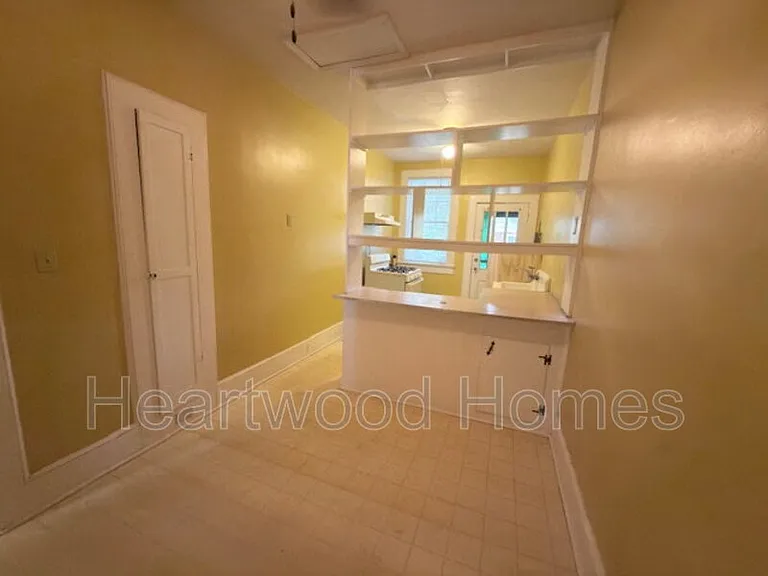 1408 Victoria St — Photo 21