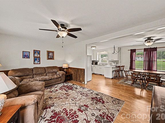5th image of 5111 Hawthorne Ln