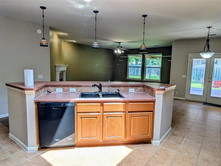 114 Ambrose Dr — Photo 15