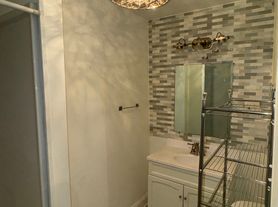 2422 W Roosevelt Rd, Chicago, IL
