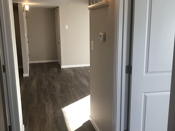 4th image of 906 S Vine St APT 104