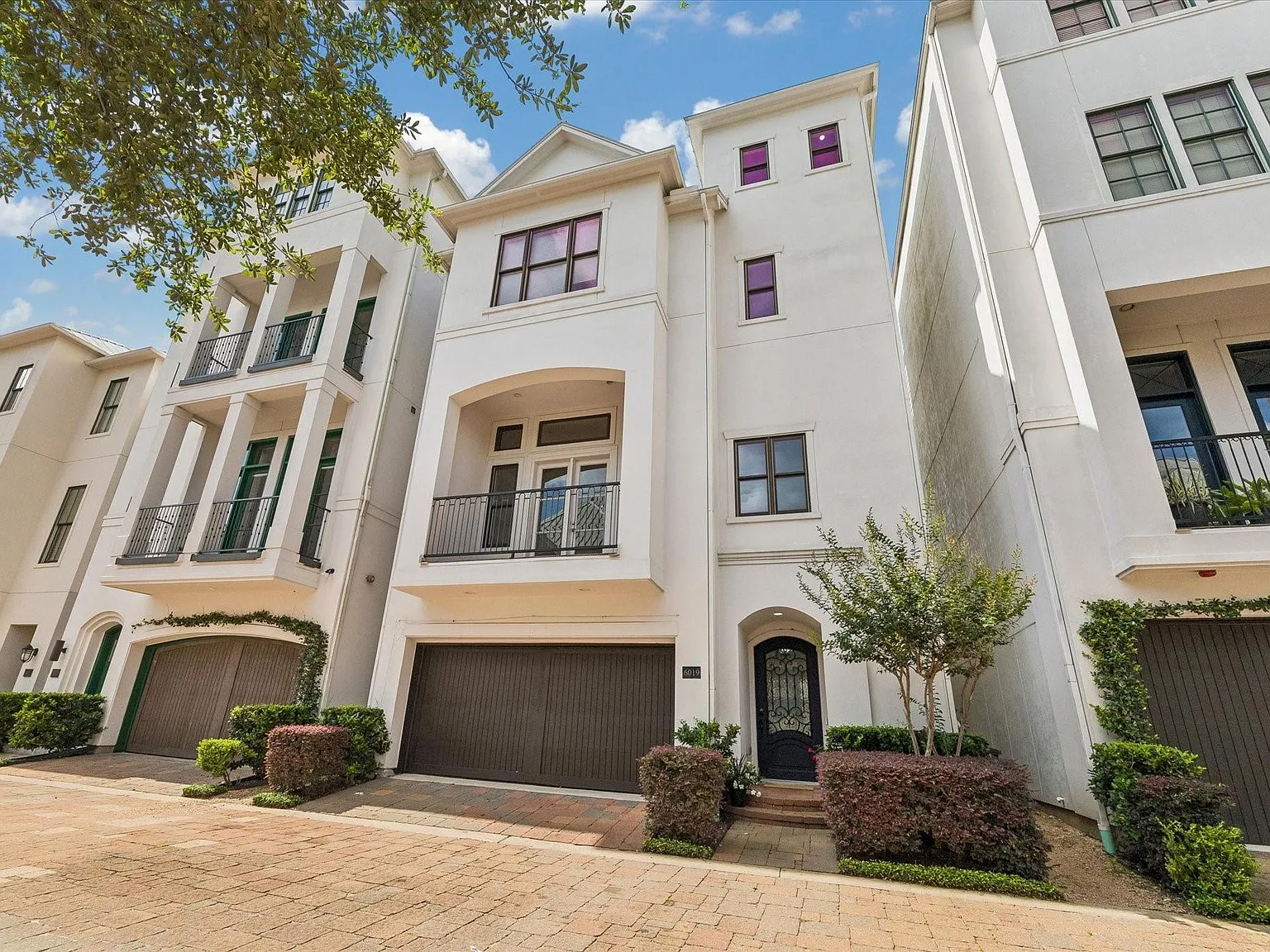 3 bed, 3.5 bath, 2784 sqft, $3,800 — Photo 1