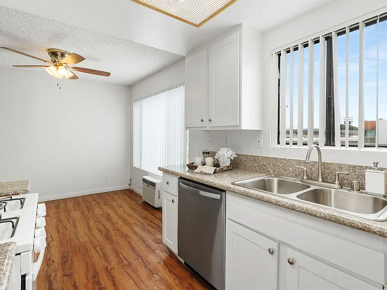 Welcome Home to Woodhaven Apartments — Photo 18