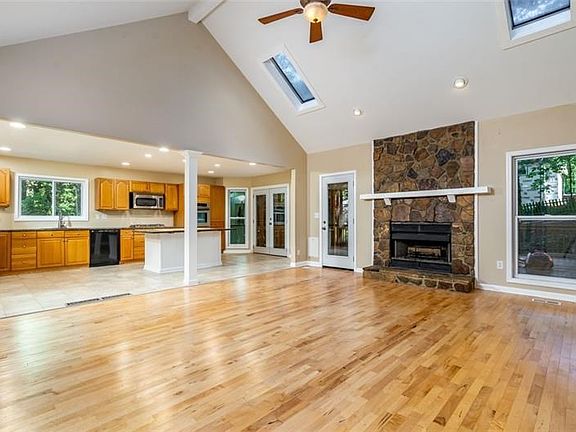 5th image of 3978 Rock Mill Dr