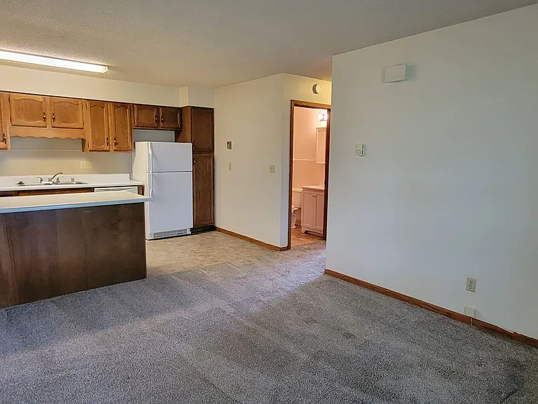400 & 401 Scranton St — Photo 32