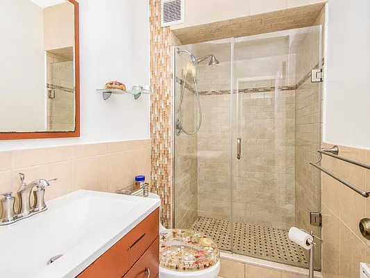 Sold by Re/Max In The City | media 5