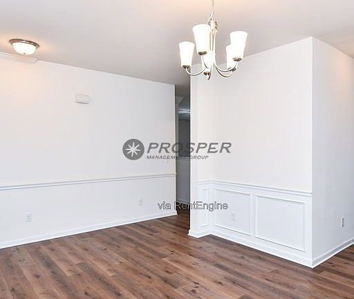 5th image of 248 Elmhaven Dr