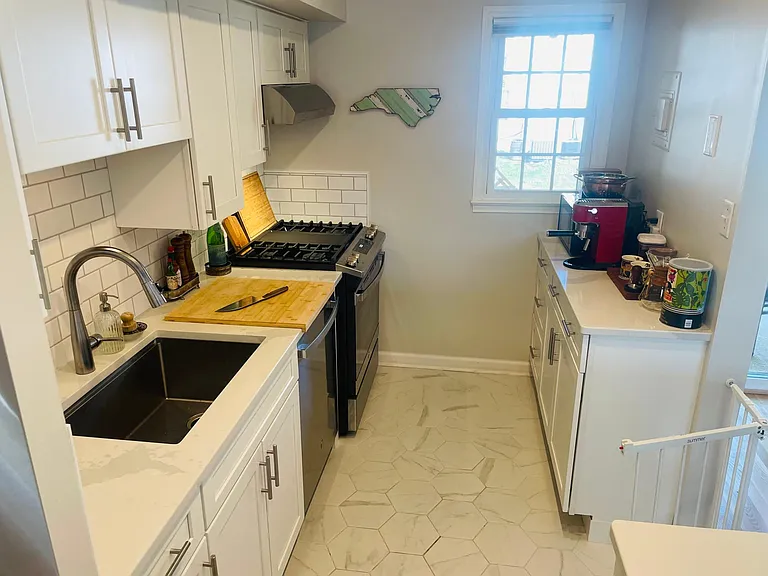 2422 Barracks Pl #3 — Photo 6