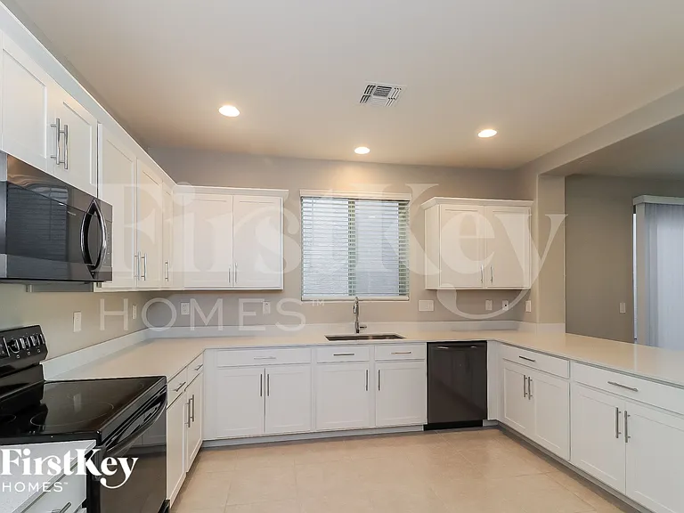 2927 N Athena — Photo 8