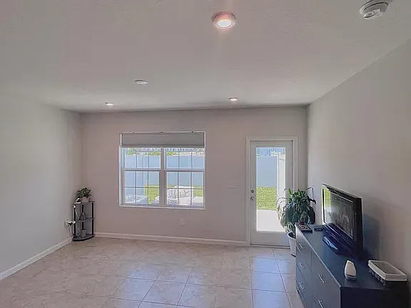 3 bed, 1490 sqft, $2,290 — Photo 4