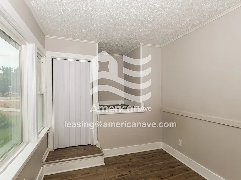 662329_010_bedroom_10.jpg