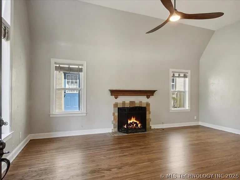 2704 E 13th St — Photo 27