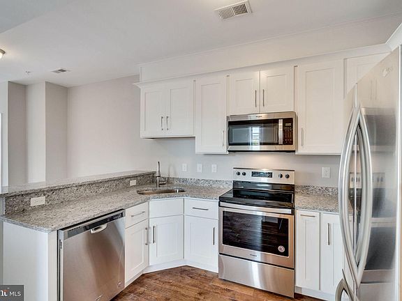 5th image of 923 King St #D