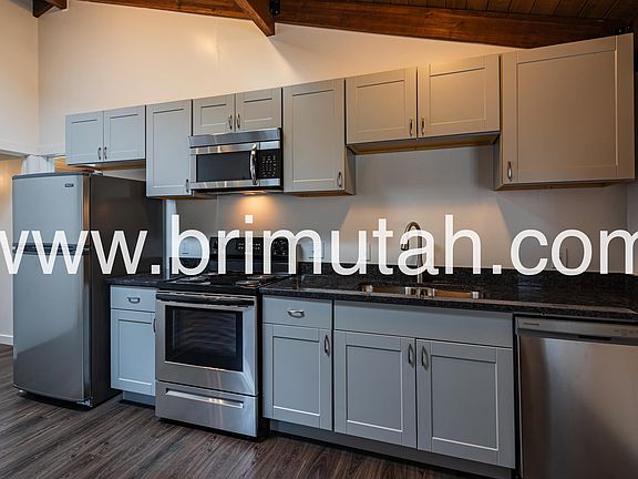 3rd image of 1158 E Elgin Ave