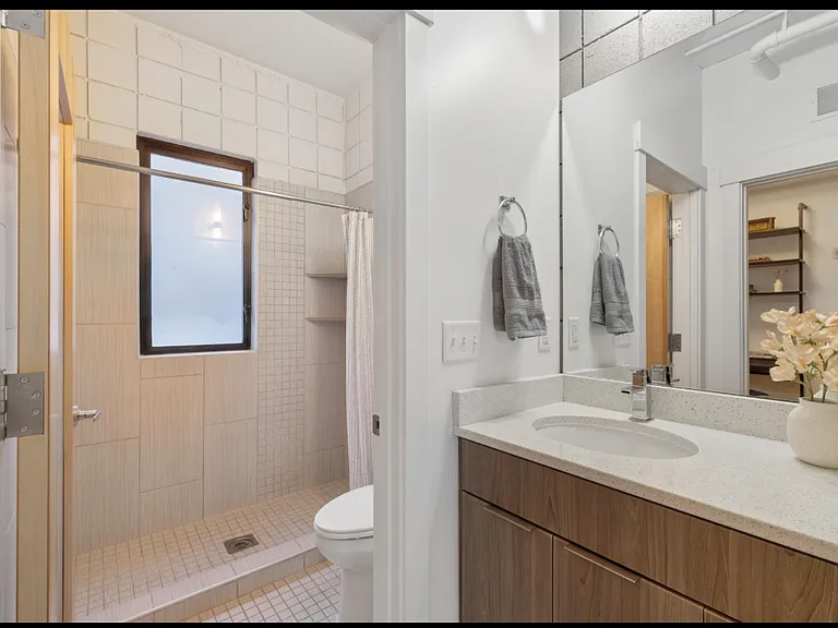 360 W Broadway #403 — Photo 14